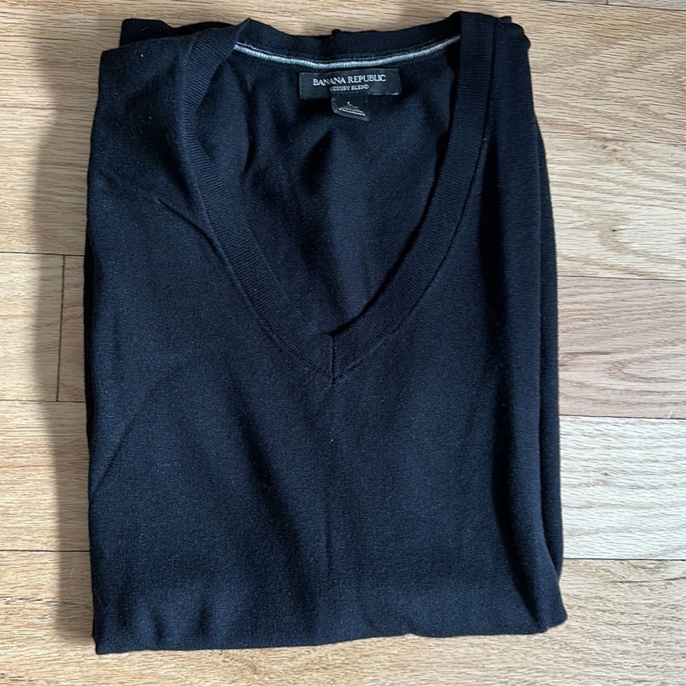 Banana republic men’s v-neck sweater